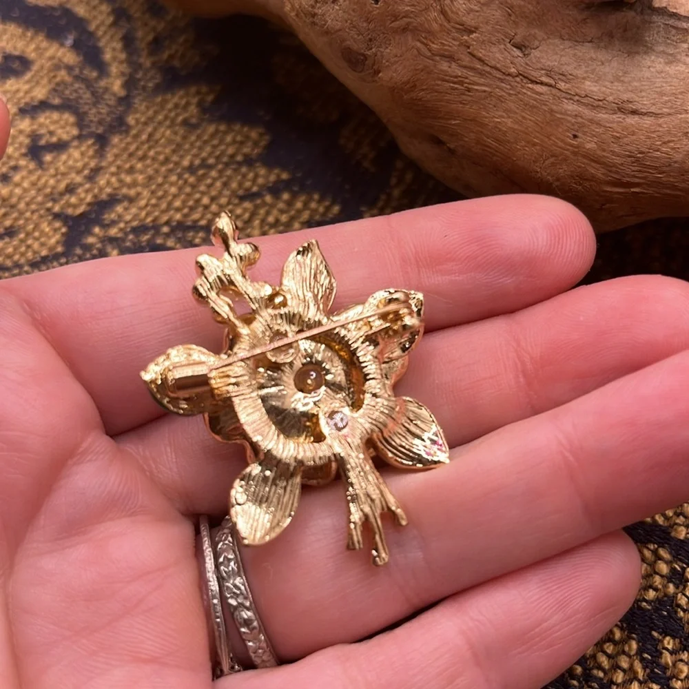 Green Rhinestone Spring Wreath Brooch and Green and Pearl Golden Flower Pin - Picture 3 of 5